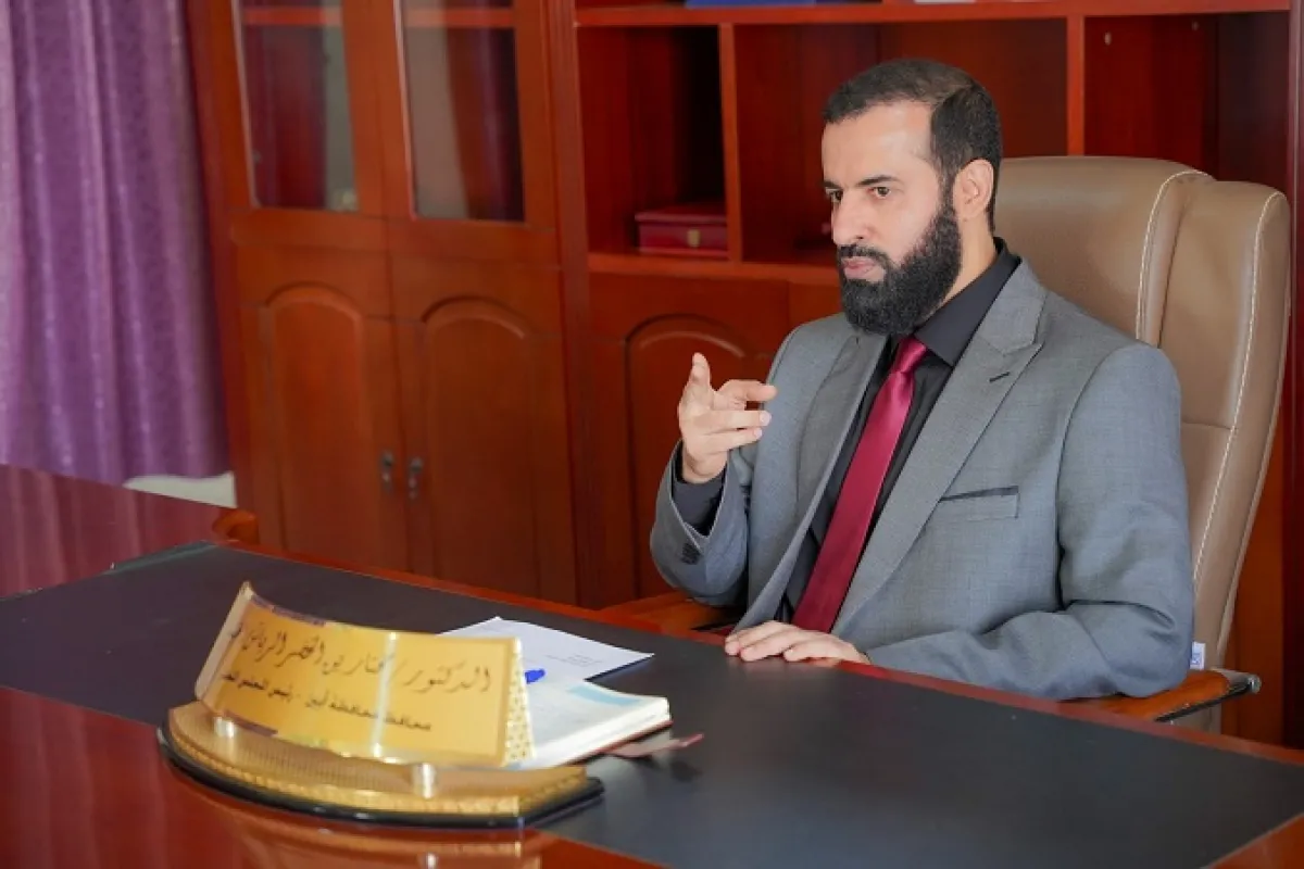 محافظ أبين يوجّه بصرف حافز مالي لعمال النظافة والتحسين بمناسبة عيد الأضحى