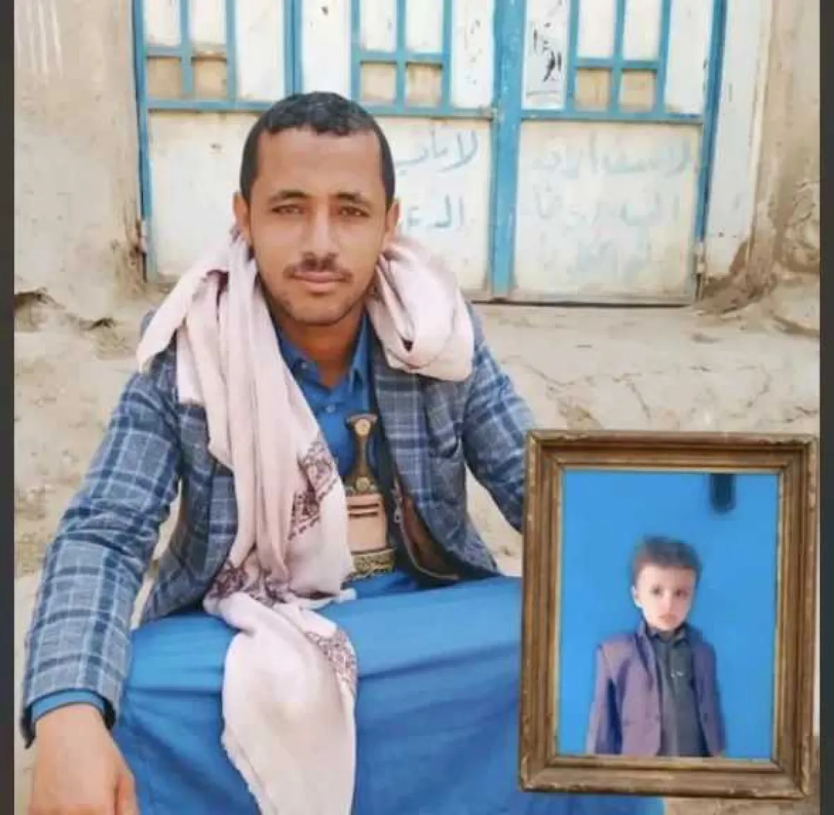 بعد وفاة طفله دهسًا.. أب ينتقم فورا و يطلق النار على سائق السيارة ويرديه قتيلا في الجوف