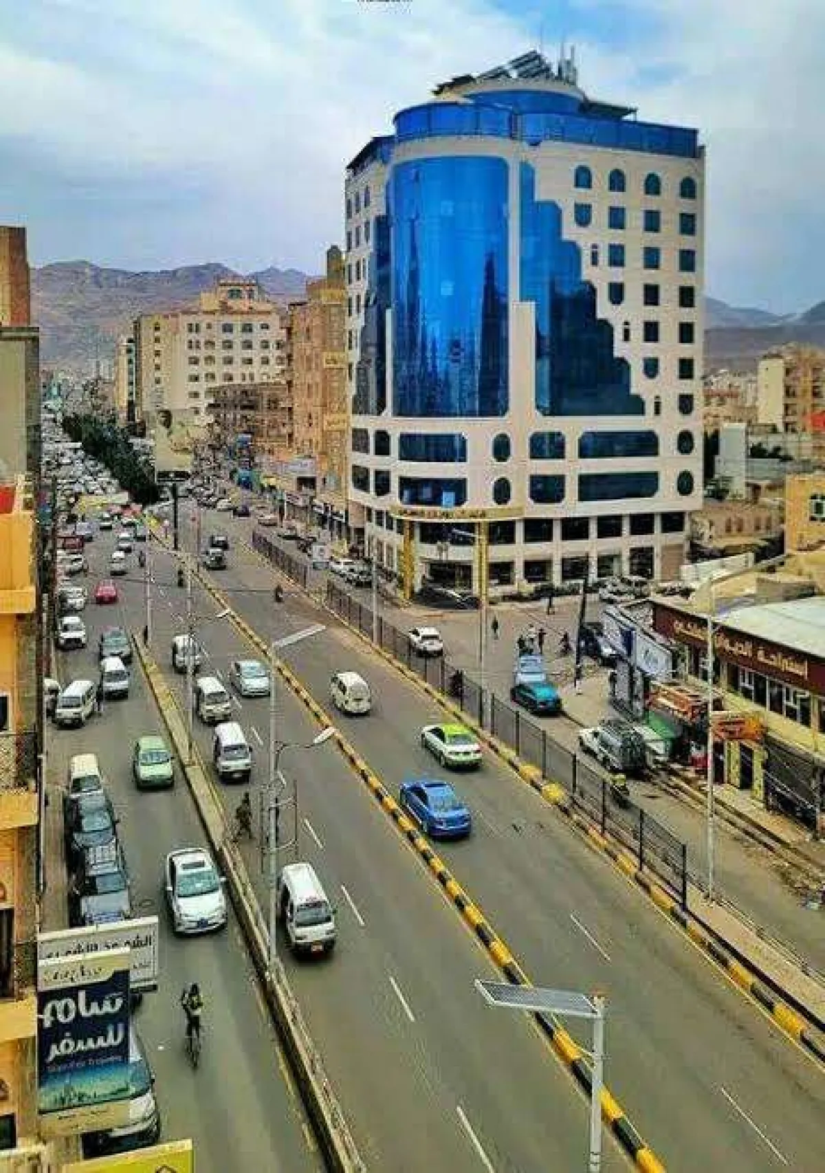 ناشط حقوقي يهاجم تردي الأوضاع المعيشية بعدن: أيّ عيد بلا كهرباء ولا رواتب ولا خدمات؟