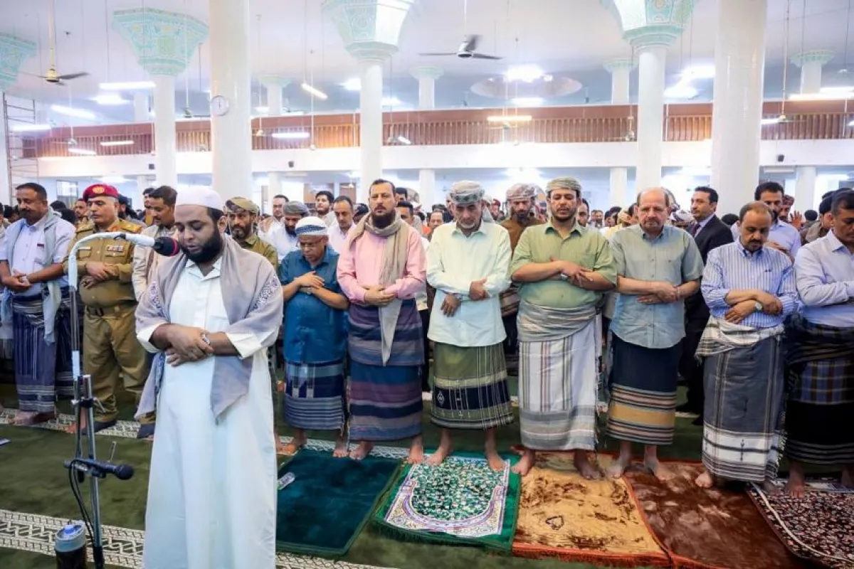 قيادات الدولة تؤدي صلاة عيد الأضحى وتؤكد على وحدة الصف وتخفيف معاناة المواطنين