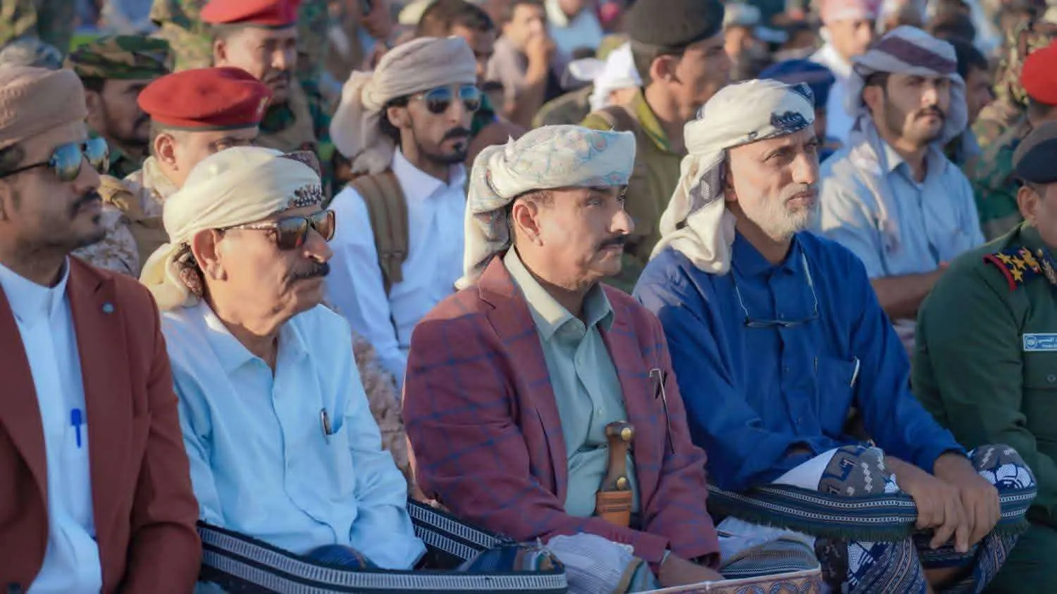 المحافظ بن الوزير يؤدي شعائر عيد الأضحى المبارك مع جموع المصلين بمدينة عتق