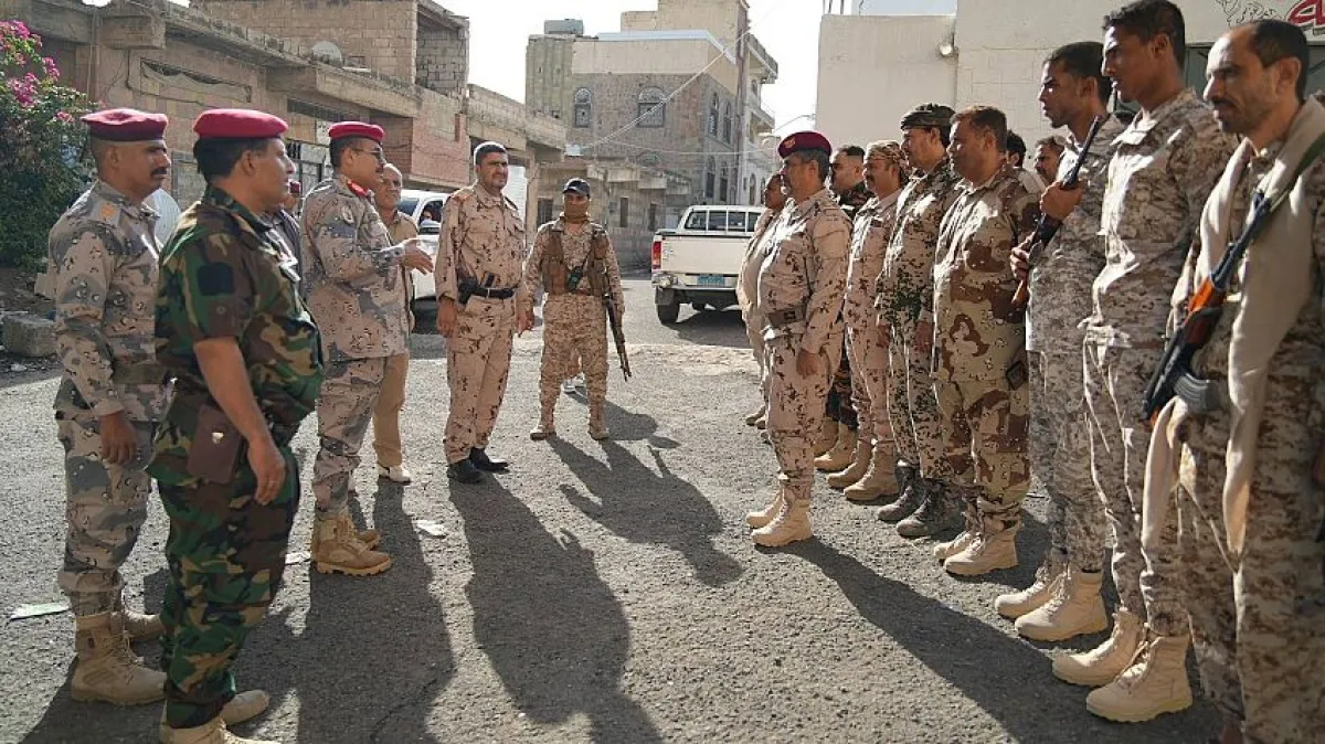 في أول أيام عيد الأضحى.. رئيس أركان محور تعز يزور المقاتلين في جبهات شرق وشمال المدينة