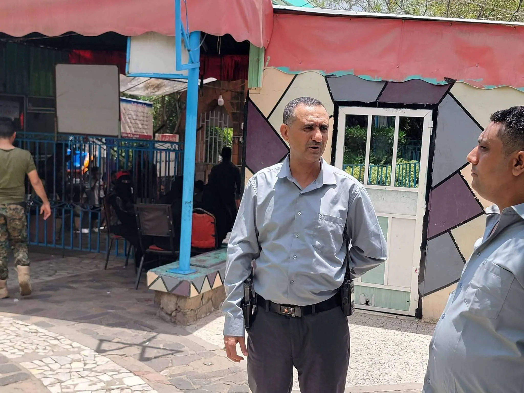 منع دخول الشباب الحدائق رسميا