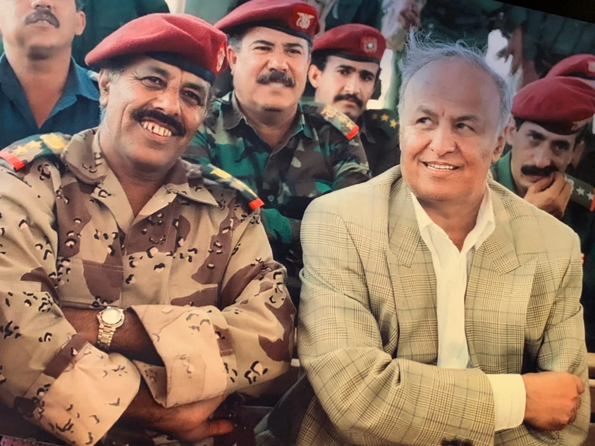 علي محسن الأحمر ينعى الرئيس السابق عبدربه منصور هادي ويصفه برمز الجمهورية والوحدة