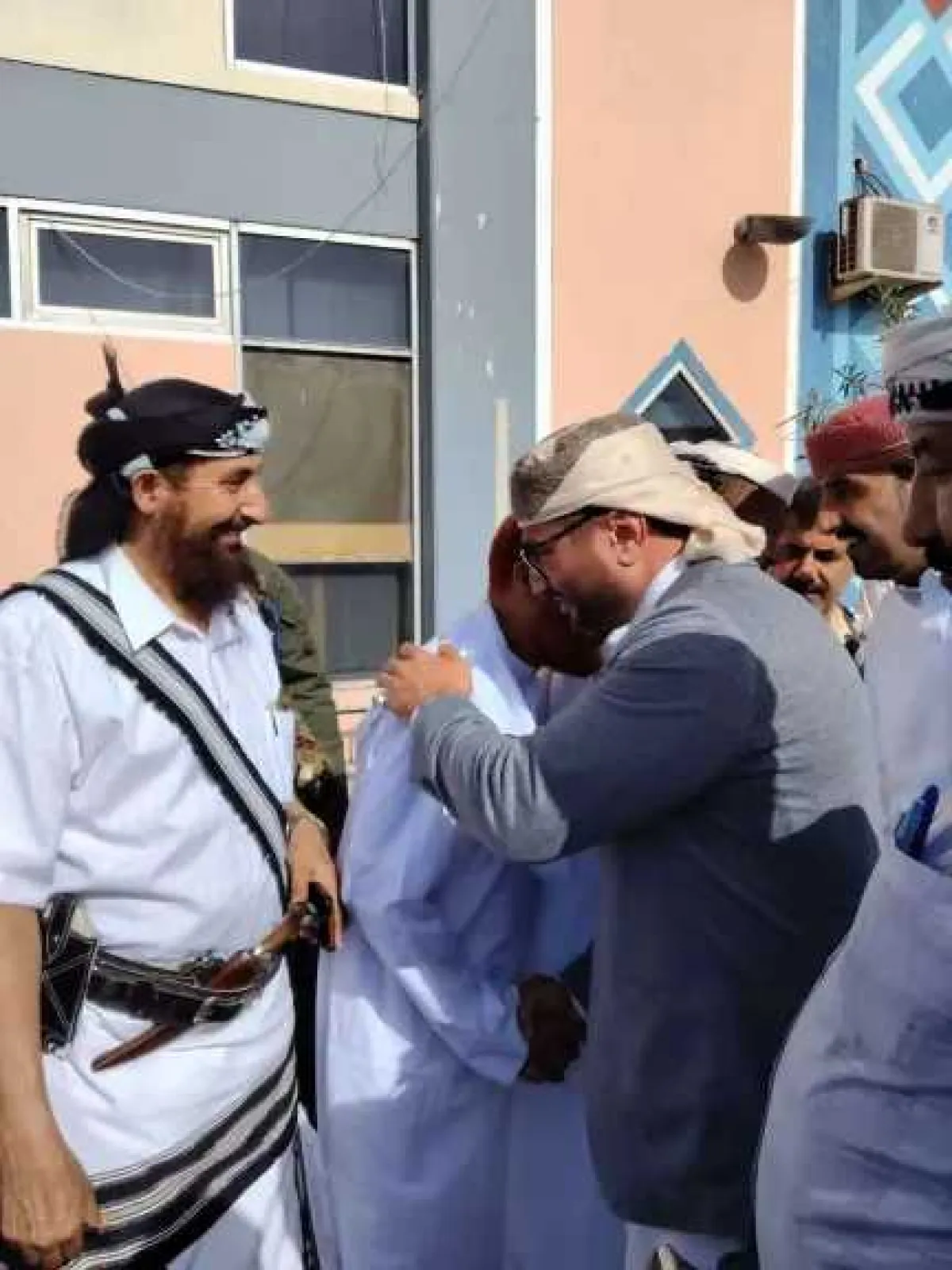 عدن تستقبل سلطاناً جديداً.. وما حدث في المطار يُثير الجدل
