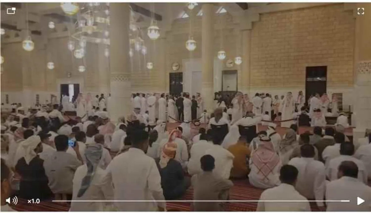 آلاف المشيعين يودعون الرئيس هادي في الرياض بحضور قيادات الدولة اليمنية