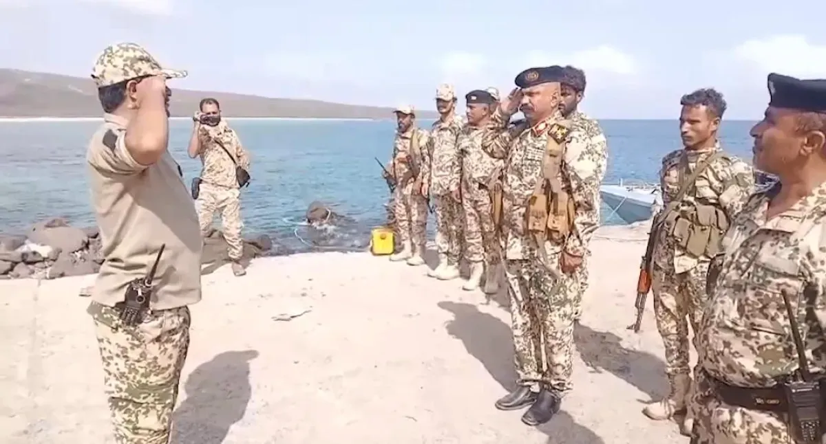 قائد اللواء الثاني بحري يشيد بجاهزية القوات البحرية في جزر البحر الأحمر