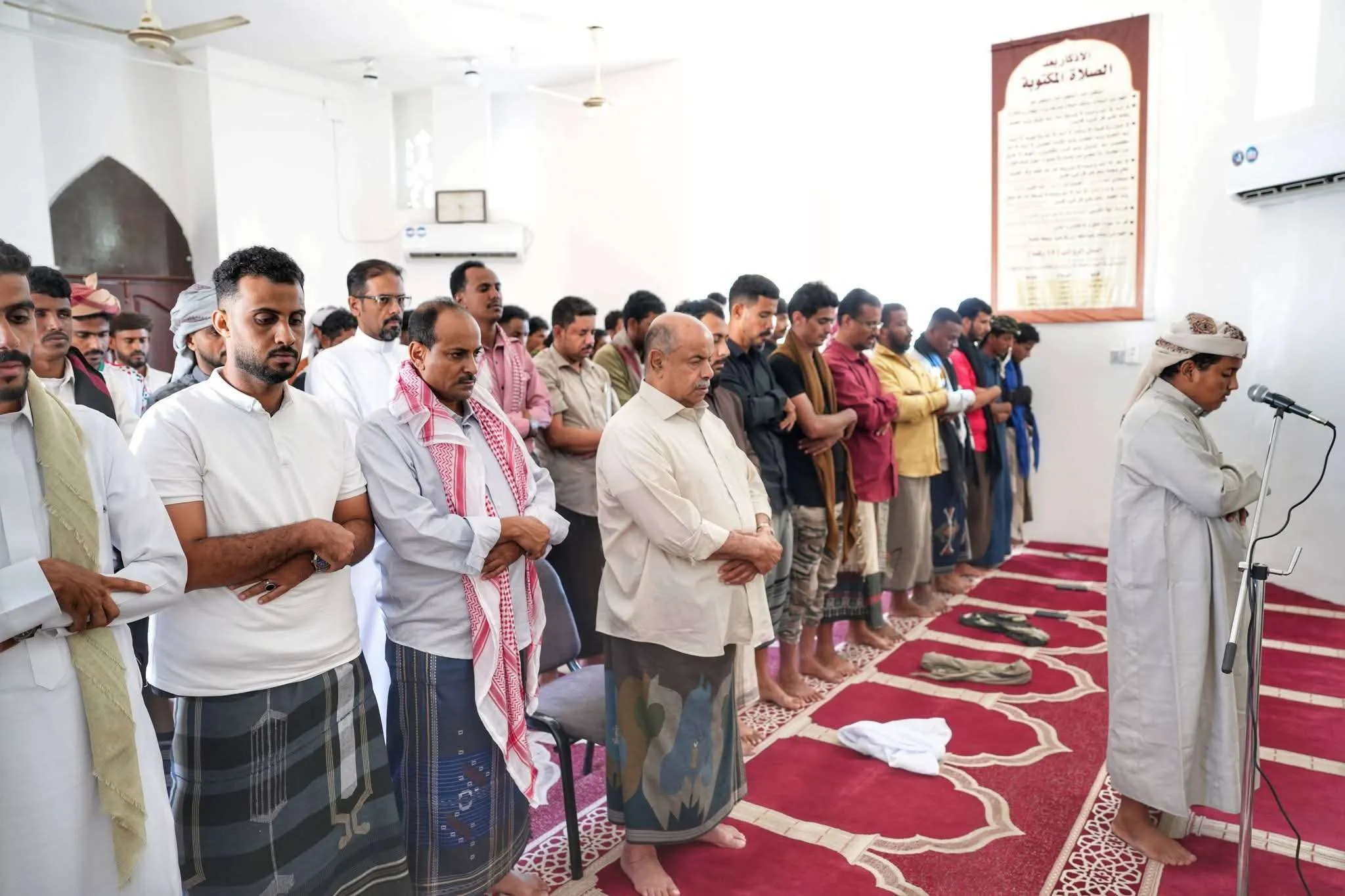 عضو مجلس القيادة الخنبشي يؤدي صلاة الغائب في المكلا على روح فقيد الوطن الرئيس السابق عبدربه منصور هادي