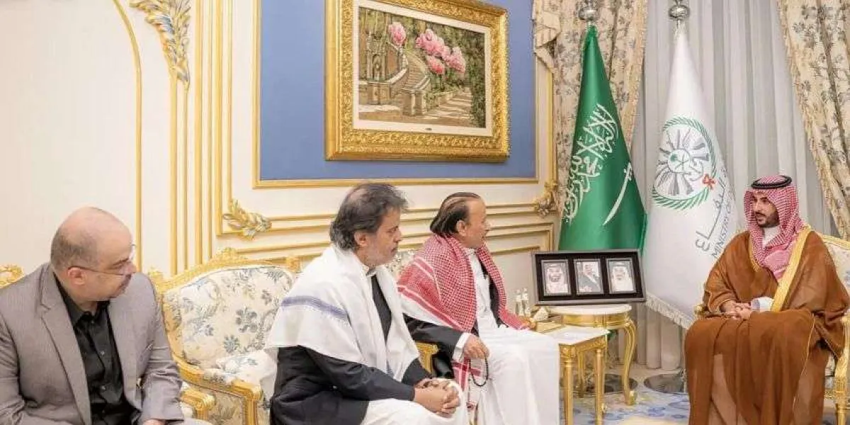 وزير الدفاع السعودي ينقل تعازي خادم الحرمين الشريفين وولي العهد في وفاة الرئيس السابق عبدربه منصور هادي