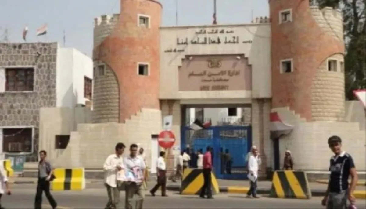 مدير أمن العاصمة عدن يوجه باتخاذ إجراءات قانونية حازمة في واقعة الاعتداء على القائم بأعمال مدير قسم شرطة الممدارة