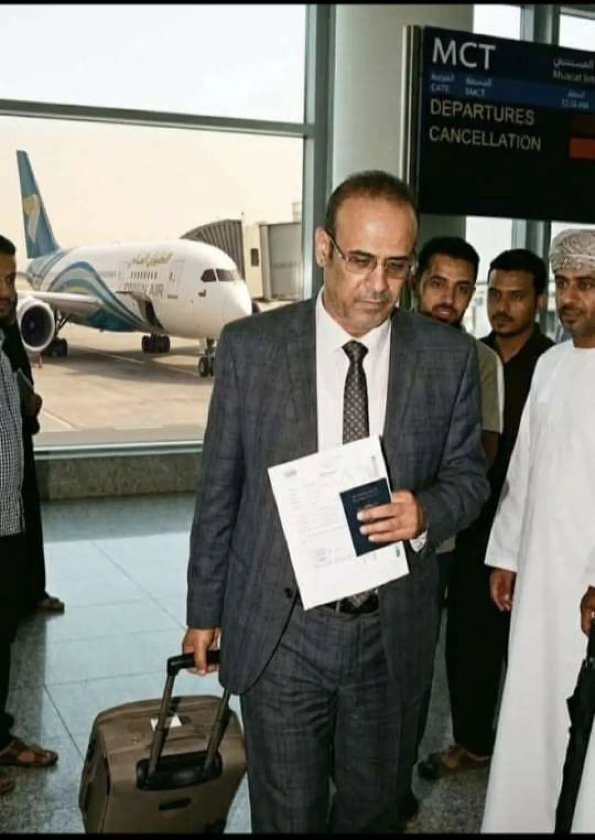 إلغاء تأشيرة أحمد الميسري وإعادته من مطار مسقط أثناء توجهه إلى الرياض