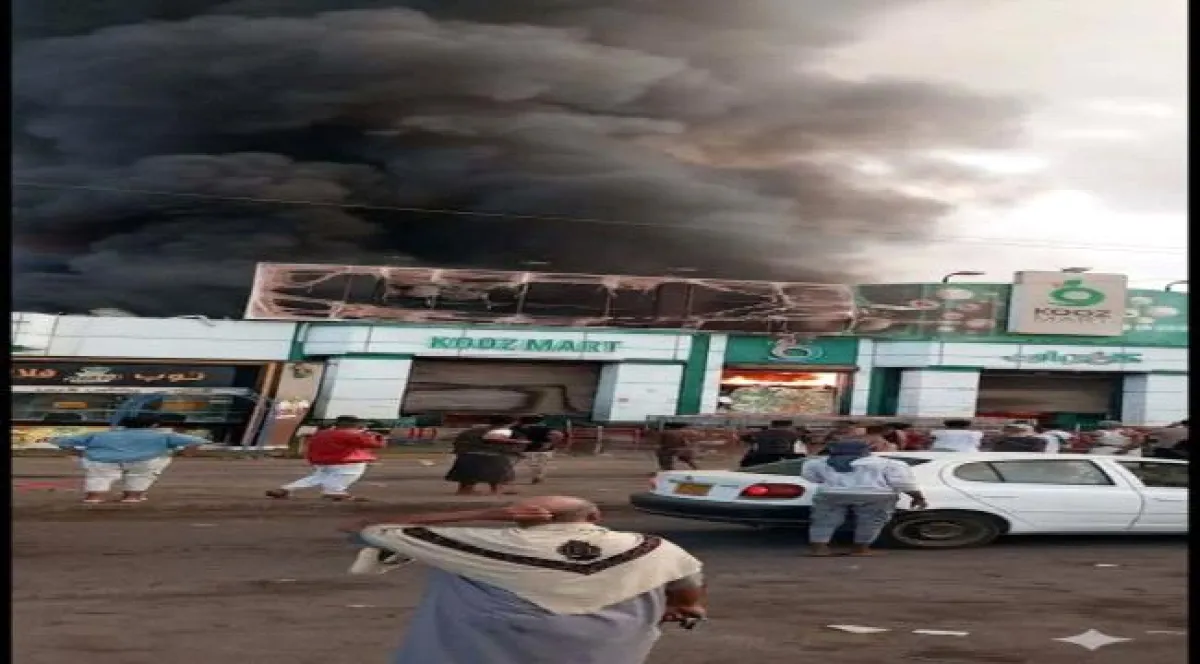 اندلاع حريق كبير في كوز مارت  بعدن