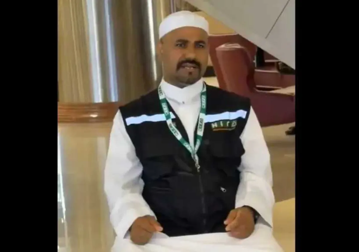 يمني يعمل سائقًا في مكة منذ 20 عاما يتحول إلى ترند وحديث الحجاج بأنشودة “حجي يا حجي” - [فيديو]