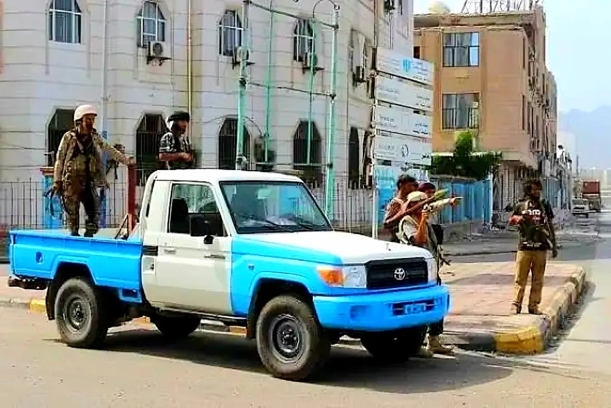 مسلحون يهاجمون قسم شرطة الممدارة ويحاولون نهب تحقيقات ومدير أمن عدن يوجّه بالتحقيق العاجل