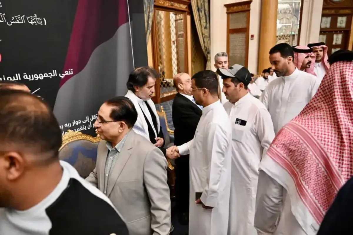 قيادات الدولة وجموع المواطنين يقدمون واجب العزاء بوفاة الرئيس السابق عبده ربه منصور هادي