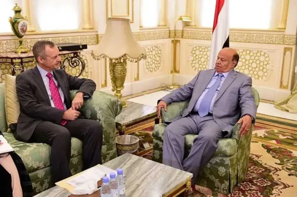 دبلوماسي سابق عمل في اليمن يعترف لأول مرة: ساهمت في تهريب الرئيس هادي إلى السعودية وهذه رؤيتي بشأن فترة حكمه
