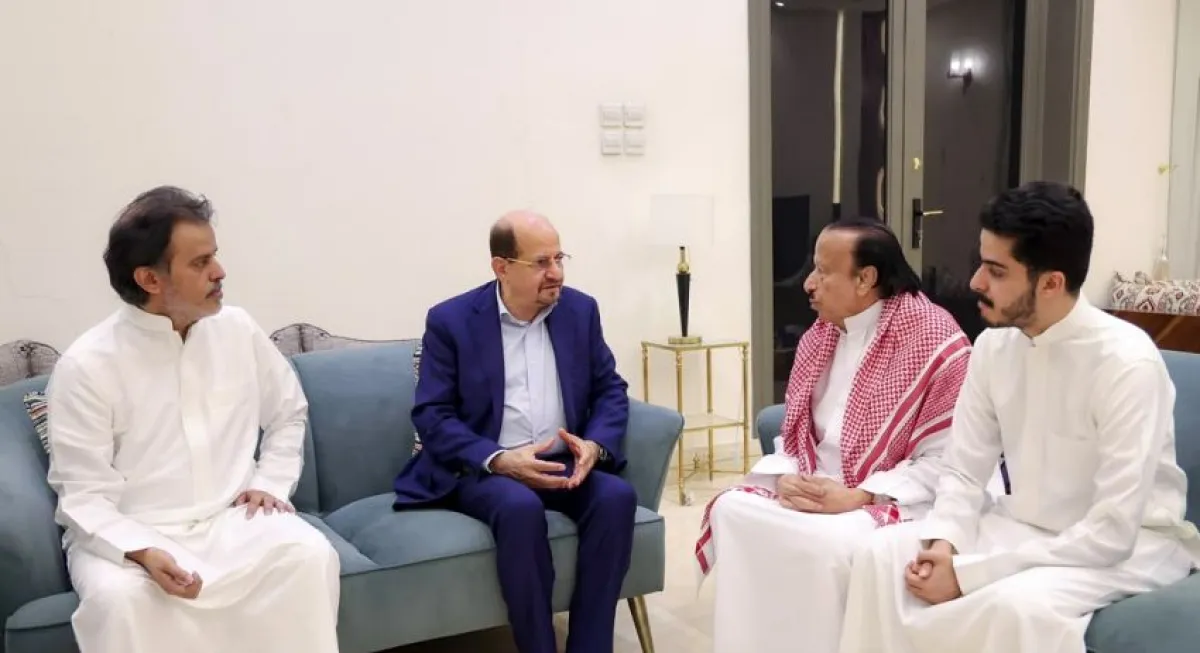 الزنداني يقدّم واجب العزاء لأسرة الرئيس السابق هادي في الرياض