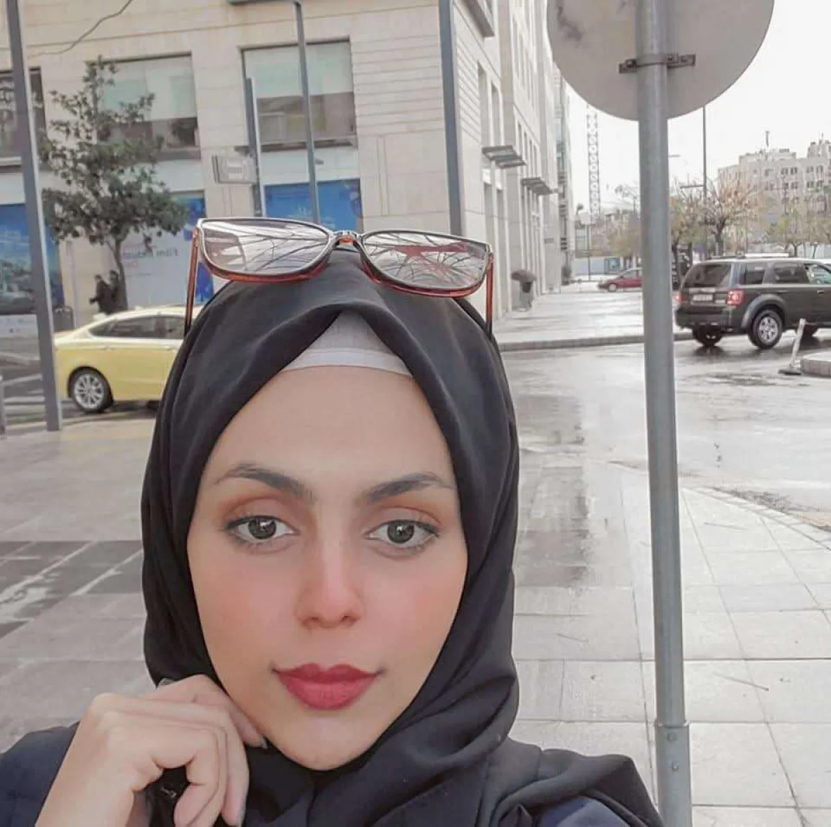 من الشارع إلى مراكز الشرطة… ناشطة تكشف واقعاً صادماً وتدافع عن بيوت المعنفات