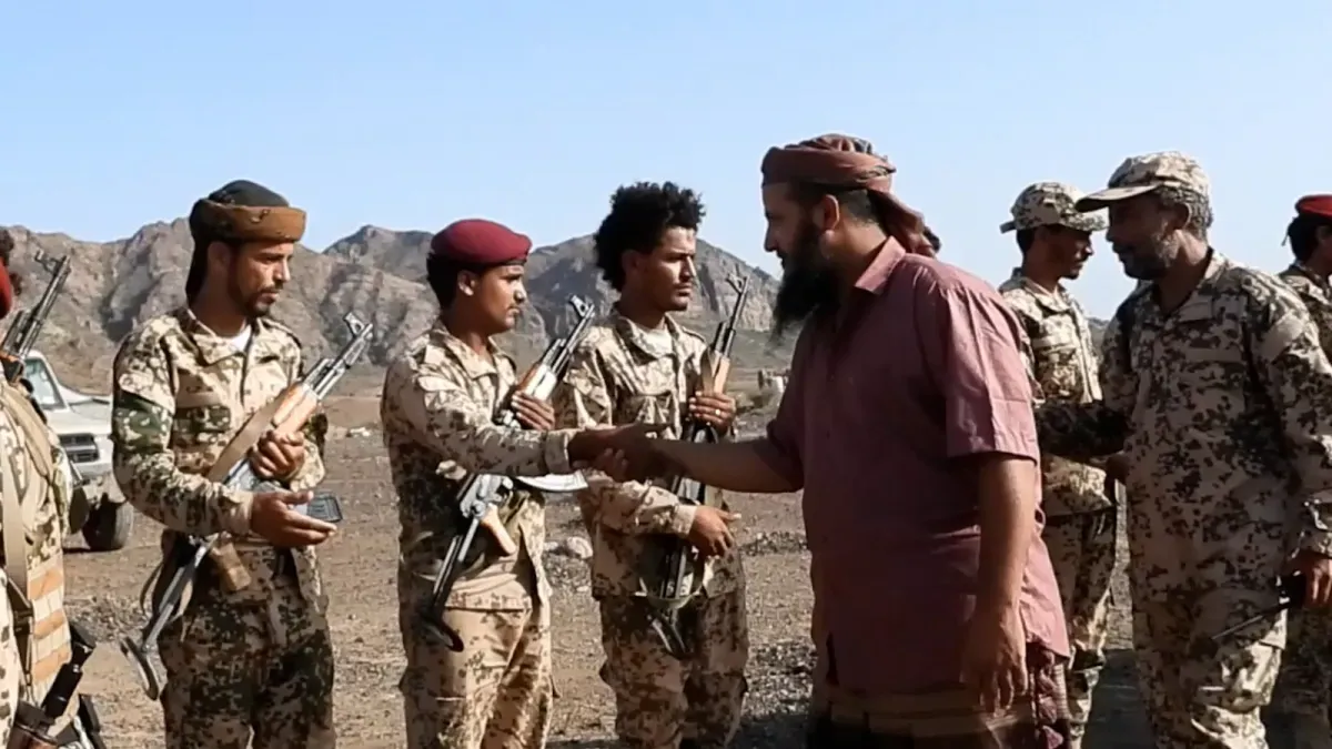 العقيد الظاهري خلال زيارة عيدية: لن تتوقف المعركة الوطنية قبل استعادة الدولة وإنهاء الإنقلاب