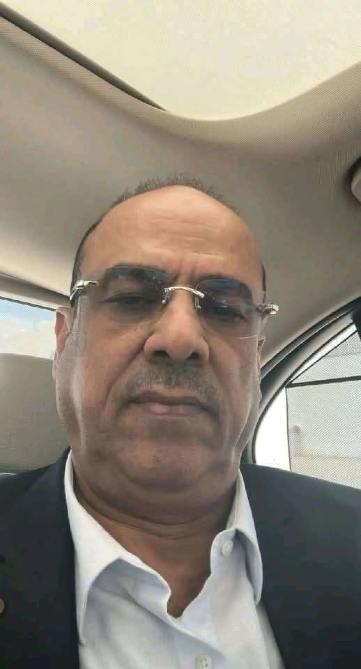 الكشف عن سبب عودة احمد الميسري من مطار مسقط وعدم تمكنه من دخول الرياض لتشييع هادي