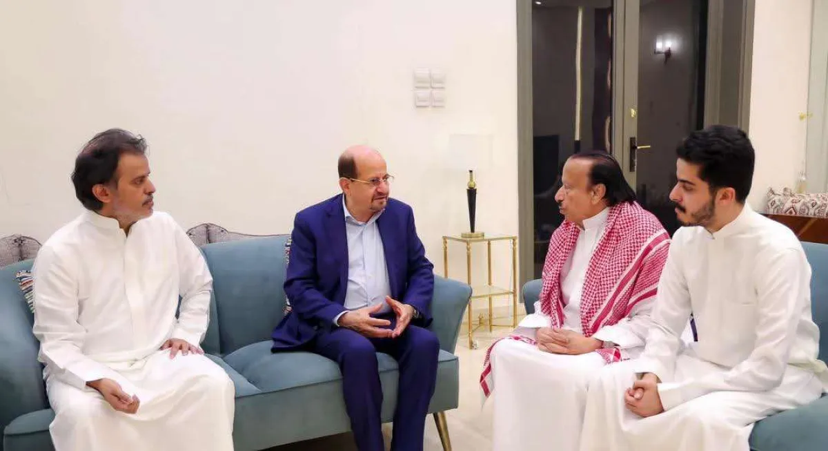 رئيس الوزراء وزير الخارجية يقدم واجب العزاء لأسرة فقيد الوطن الرئيس السابق عبدربه منصور هادي