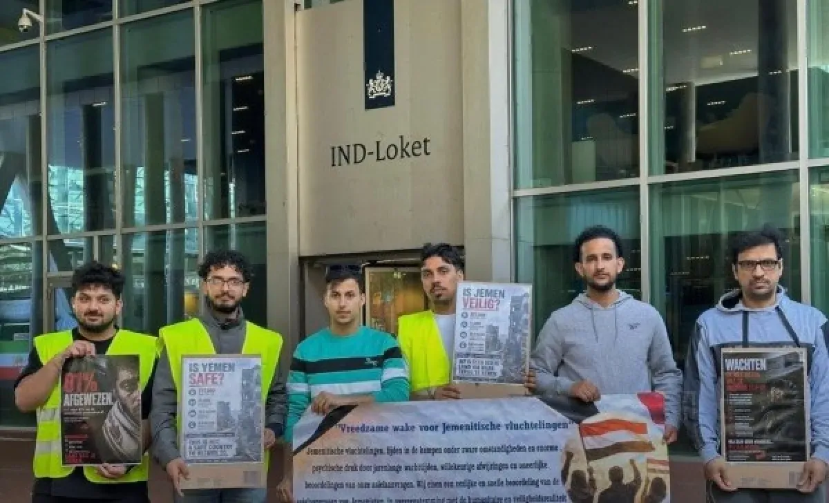 لاجئون يمنيون يواصلون اعتصامهم في هولندا للمطالبة بإنهاء إجراءات اللجوء المتأخرة