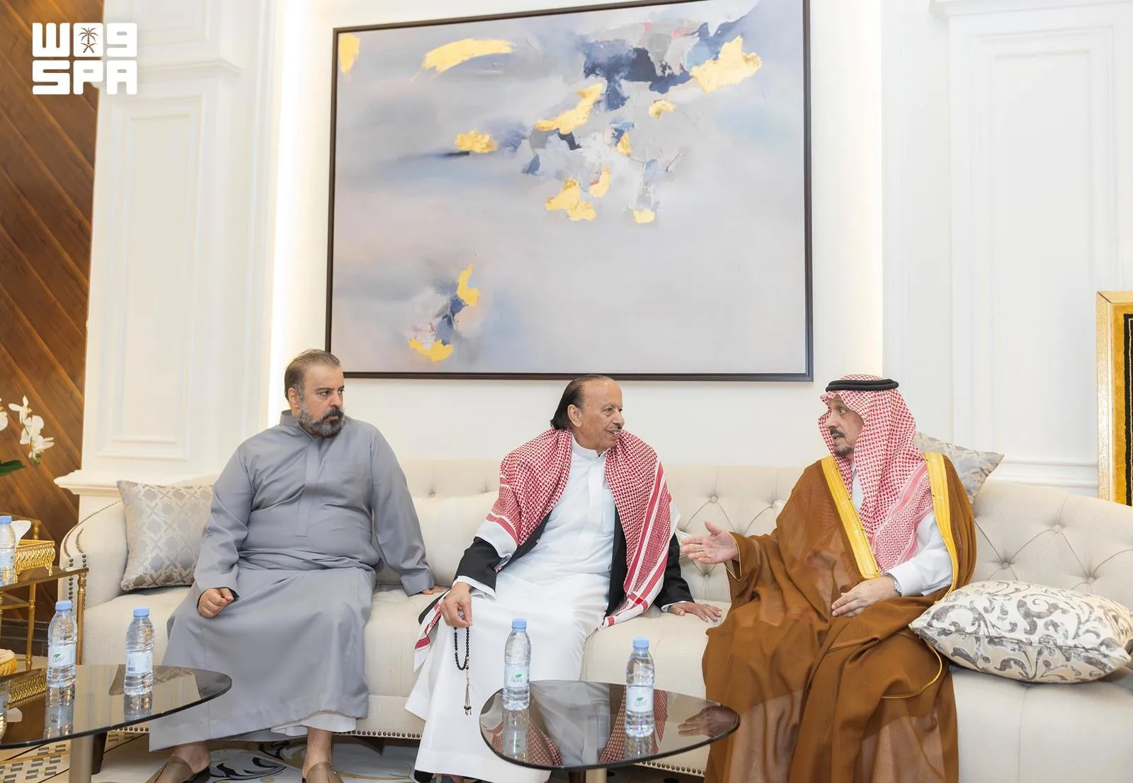 قائد القوات المشتركة وأمير منطقة الرياض يقدمان واجب العزاء في وفاة الرئيس هادي