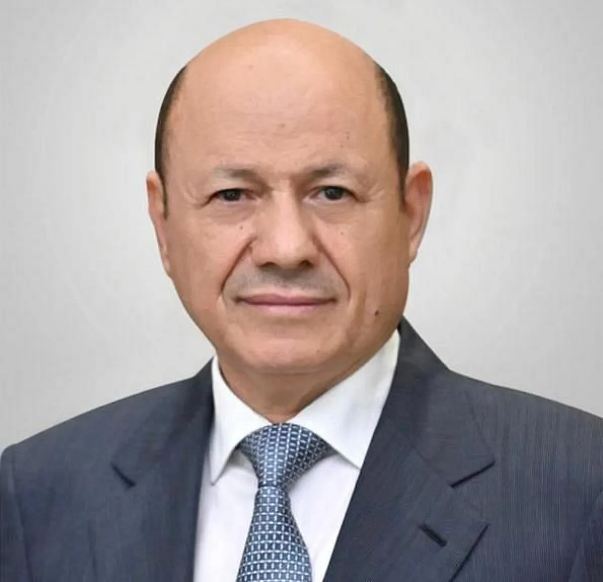 رئيس مجلس القيادة الرئاسي يعزي بوفاة المناضل انيس حسن يحيى