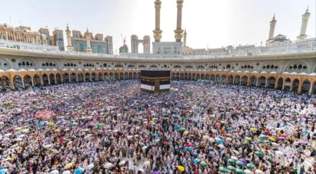 حجاج بيت الله الحرام يؤدون طواف الوداع وسط منظومة خدمية متكاملة