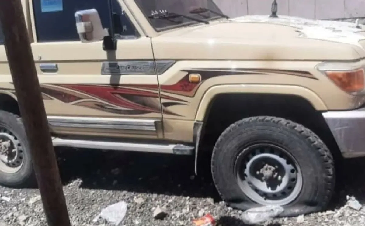 نجاة شيخ قبلي من محاولة اغتيال بعبوة ناسفة شمالي إب