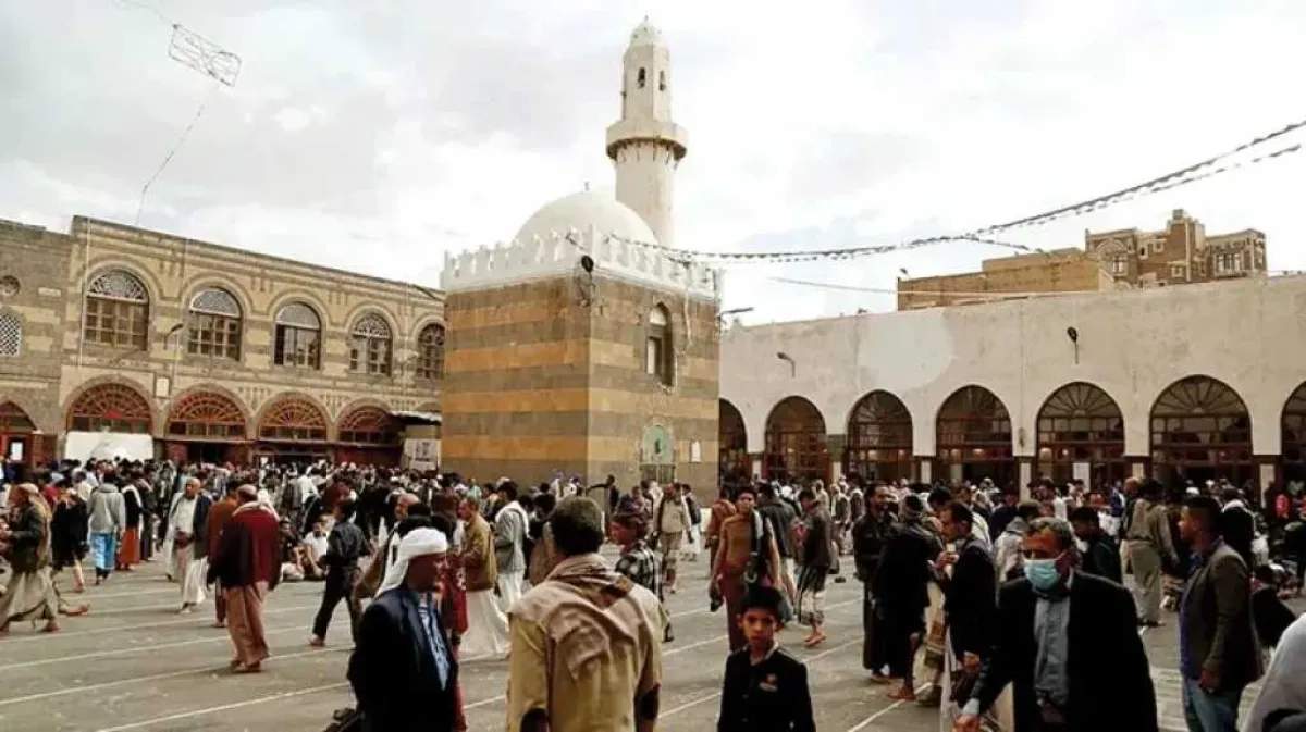 إغلاق الجامع الكبير التاريخي في صنعاء أمام المصلين بسبب... الكُتَنْ!