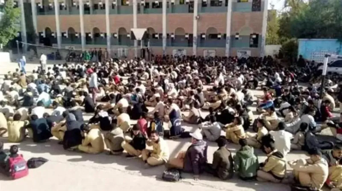 الحوثيون يربطون التعليم بالمراكز الصيفية.. اشتراط جديد يثير مخاوف من تسييس المدارس وتوجيه الأجيال