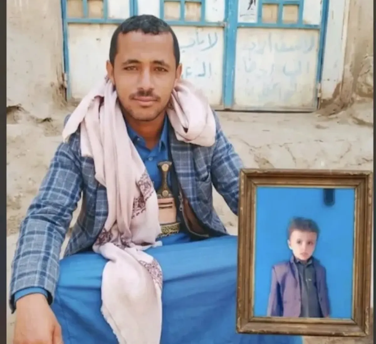 حادثة دهس تنتهي بجريمة قتل .. أب يطلق النار على سائق في الجوف بعد وفاة طفله