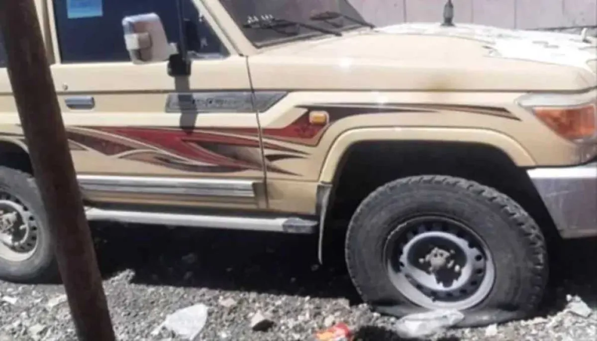 نجاة شيخ قبلي من محاولة اغتيال بتفجير عبوة ناسفة في مركبته وسط اليمن