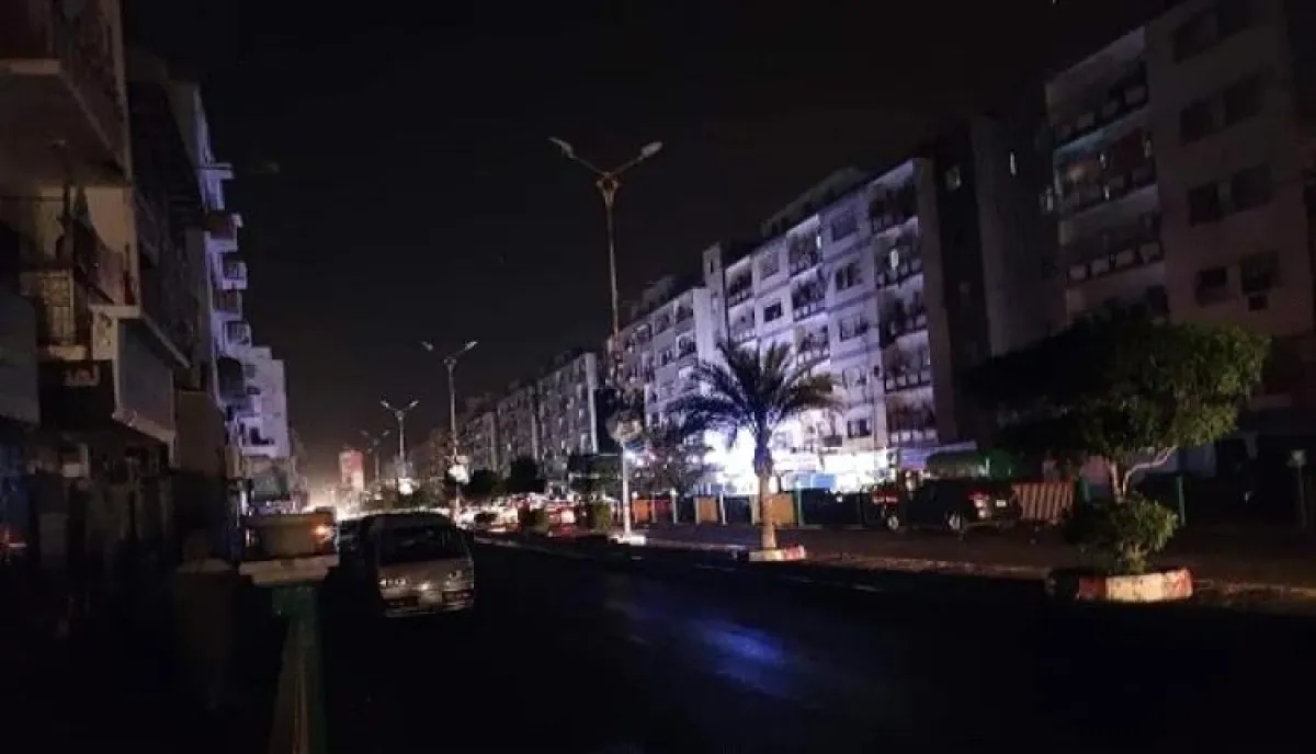 عدن تغلي جراء استمرار أزمة الكهرباء.. ودعوات نسائية للتظاهر 