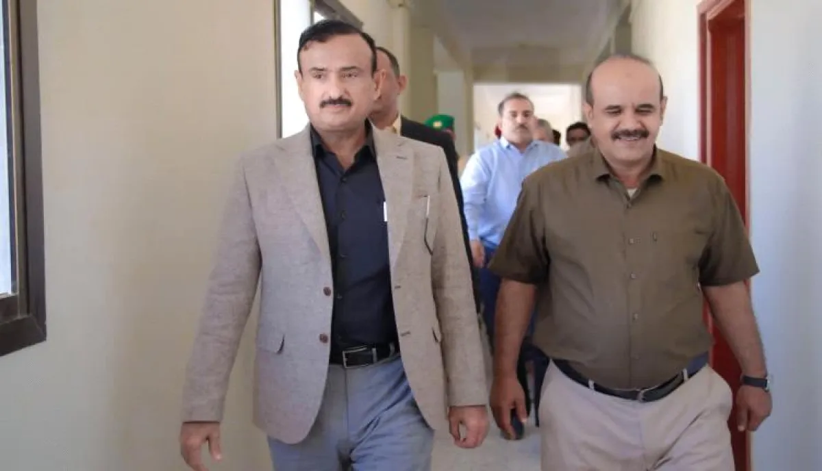المحافظ بن الوزير يتفقد مستوى الانضباط الوظيفي عقب إجازة عيد الأضحى المبارك