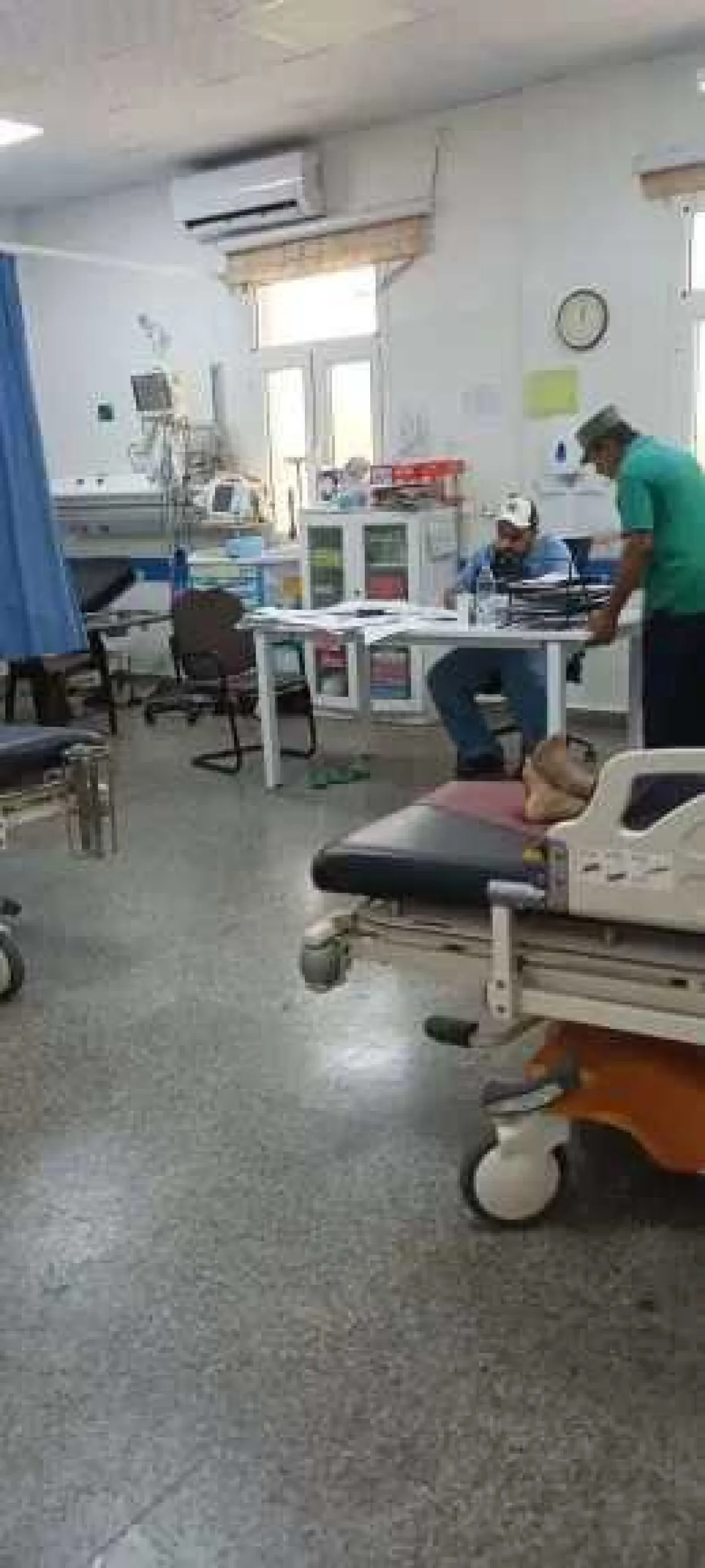 ”مستشفى 2 ديسمبر يفاجئ مراجعيه بتحول كبير.. ومواطن يكشف ما حدث مع ابنه داخل قسم الطوارئ”