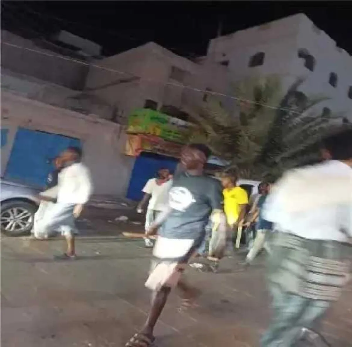 مواجهات عنيفة بين مهاجرين في عدن .. وتدخل عاجل للشرطة