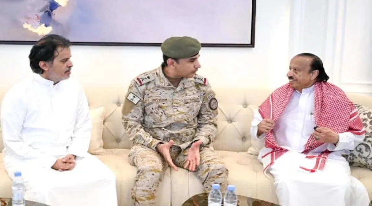 قائد القوات المشتركة يقدم واجب العزاء في وفاة الرئيس عبدربه منصور هادي