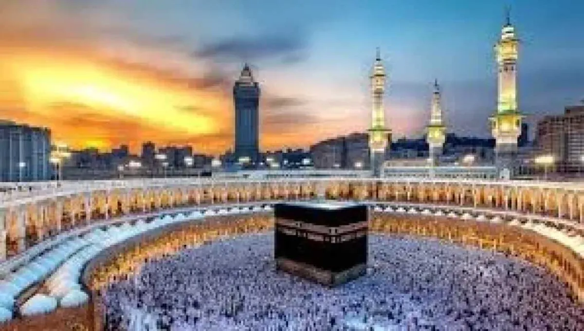 ”اليمنيون يحتفلون.. العمرة عادت والكشف عن السعر!”