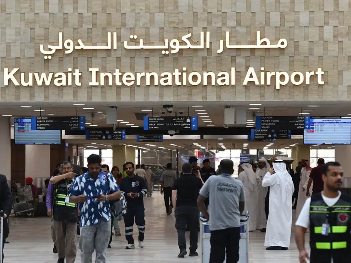 الكويت تعلن تعرض مطارها الدولي لهجوم إيراني وتعلق الرحلات الجوية