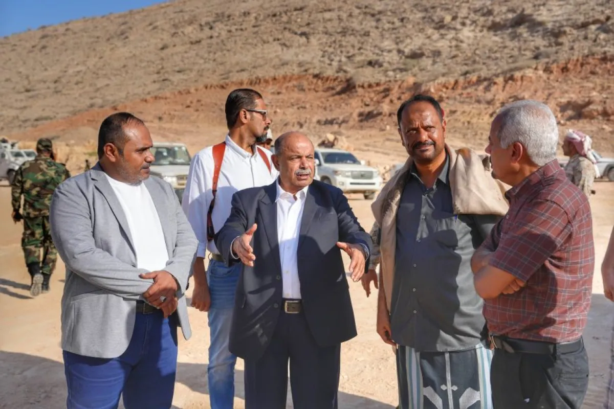 الخنبشي يطلع على نسبة إنجاز مشروع تمهيد وتسوير موقع محطة توليد الكهربائي الإسعافية بساحل حضرموت