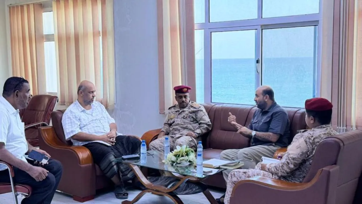 اجتماع بالمكلا يناقش تنظيم قوارب الصيد التقليدي وتعزيز السلامة البحرية