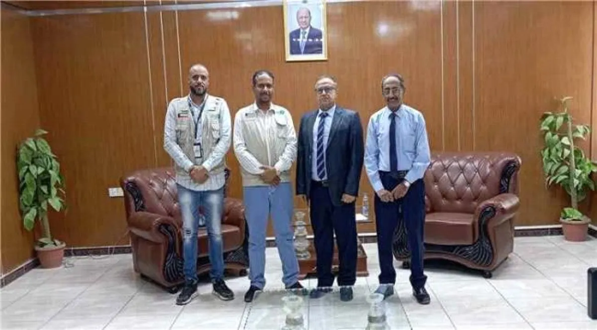 جامعة عدن وجمعية العون المباشر تبحثان تعزيز الشراكة وتطوير برنامج المنح