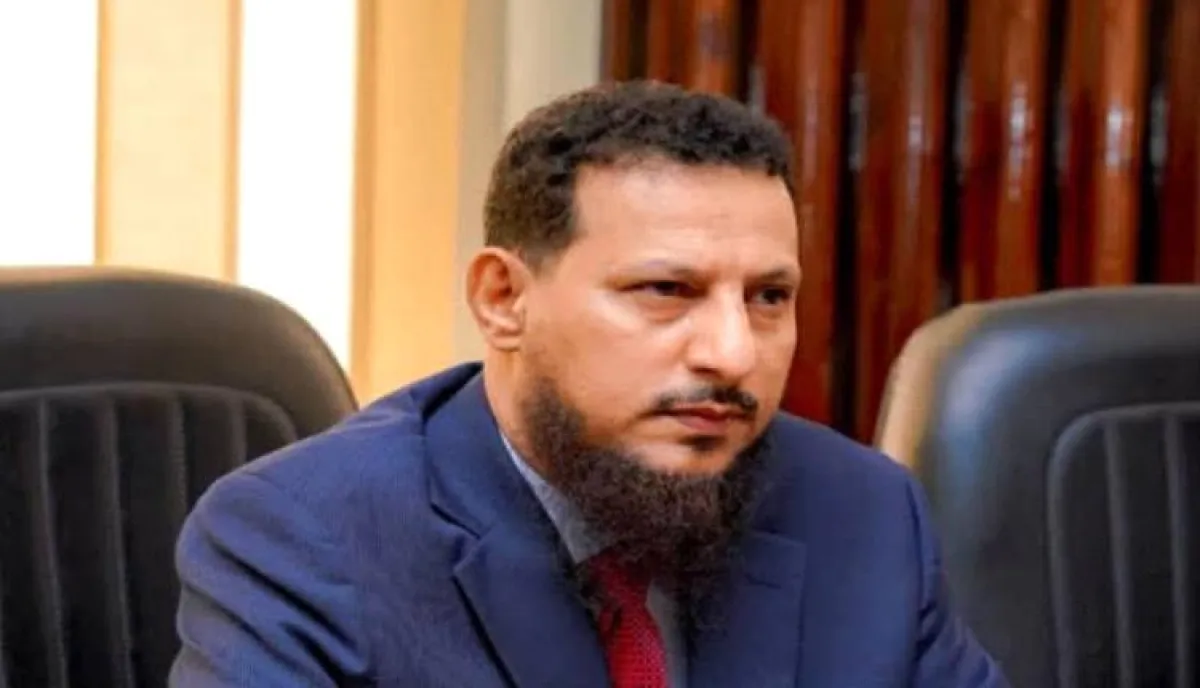 بلاغ تحذيري وتوضيحي عن انتحال شخص لصفة وزير الدولة محافظ العاصمة عدن عبد الرحمن شيخ 