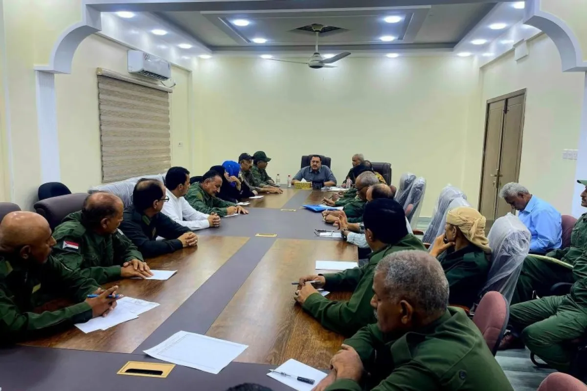 مدير أمن العاصمة عدن يترأس اجتماعاً قيادياً موسعاً مع مساعديه ومدراء الإدارات الأمنية.