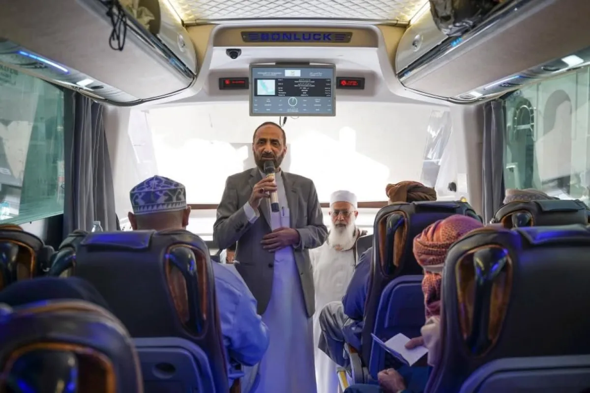 البركاني يتفقد سير عملية تفويج الحجاج العائدين إلى أرض الوطن ويطمئن على حالتين مرضيتين بالمدينة المنورة