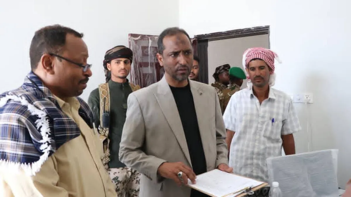 الوكيل الجعفري يطلع على مستوى الانضباط الوظيفي في عدد من المؤسسات والدوائر الحكومية بالمهرة