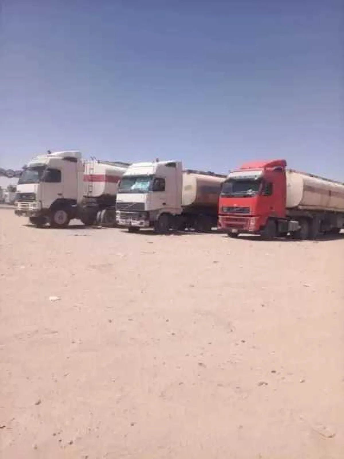 احتجاز مقطورات وقود شبوة لليوم الثالث.. أزمة كهرباء تهدد حياة آلاف المواطنين