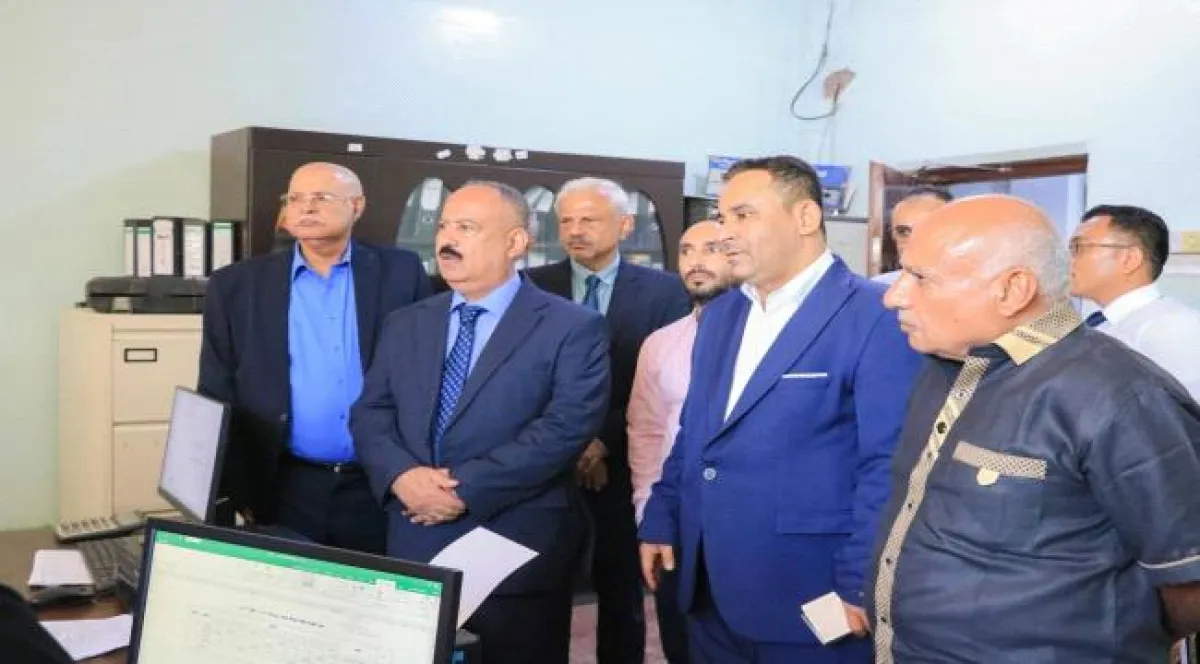 وزير النقل يتفقد مستوى الانضباط الوظيفي بهيئة تنظيم شؤون النقل البري عقب إجازة عيد الأضحى
